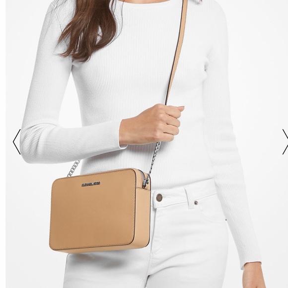 Michael Kors Jet Set Item Large East West Zip Crossbody Leather Camel
NWT - Picture 4 of 4